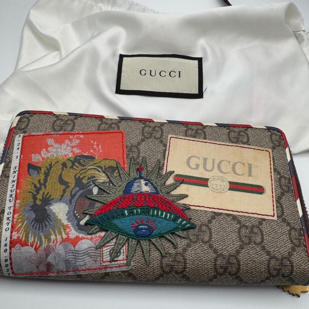 GUCCI TIGER PRINT UFO WALLET